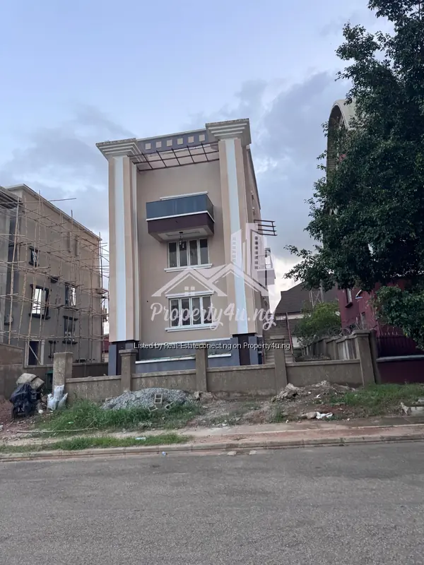 5 Bedroom Duplex